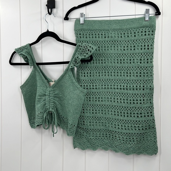 🆕Hem & Thread Crochet Knit Top & Skirt Set Scallop detail S,M & L Available - Picture 4 of 10